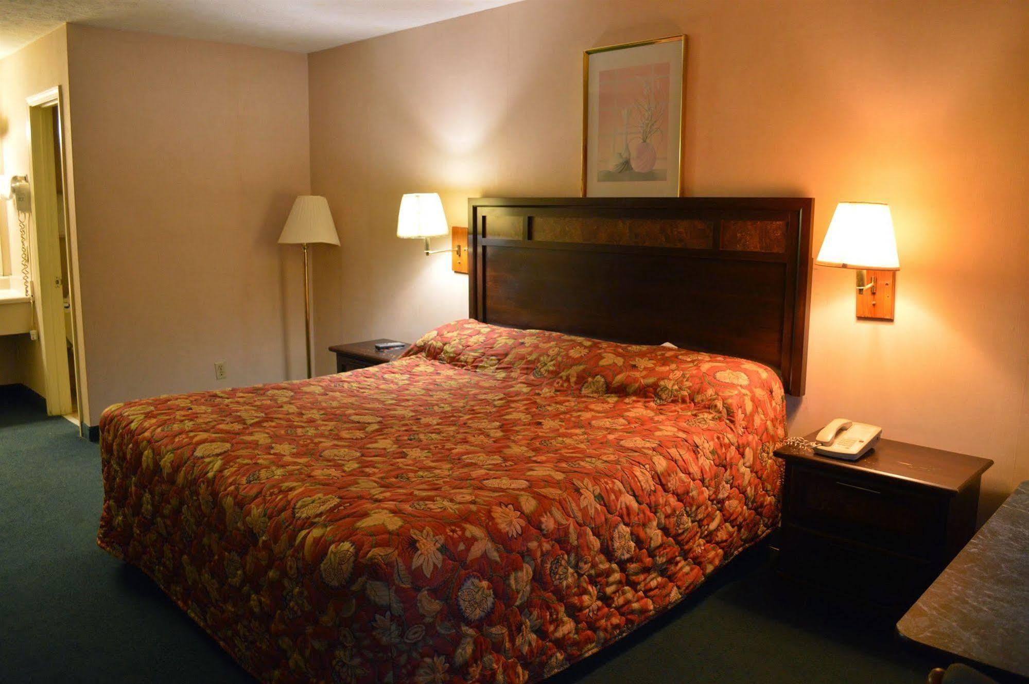 Economy Inn Carthage Екстер'єр фото