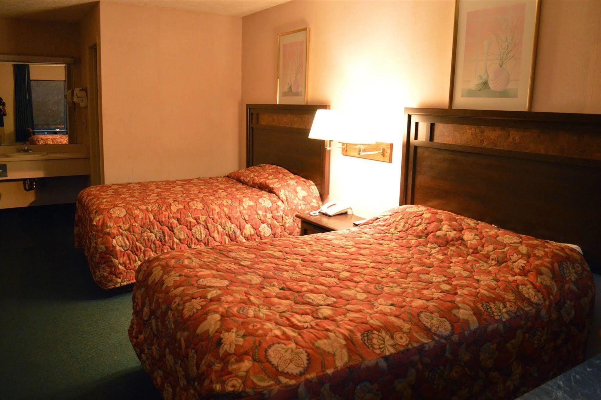 Economy Inn Carthage Екстер'єр фото